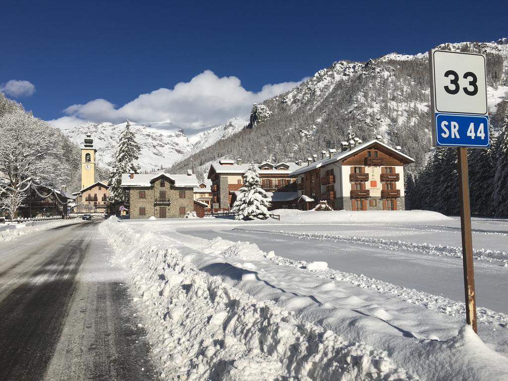 Lo Scoiattolo Hotel Gressoney-la-Trinité Buitenkant foto