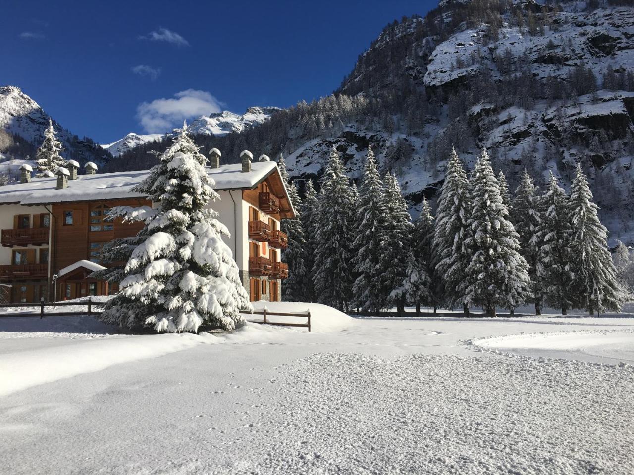 Lo Scoiattolo Hotel Gressoney-la-Trinité Buitenkant foto